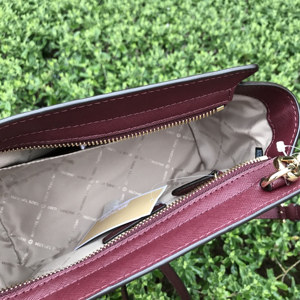 Michael Kors Selma Stud Medium Messenger MERLOT - Picture 5 of 6